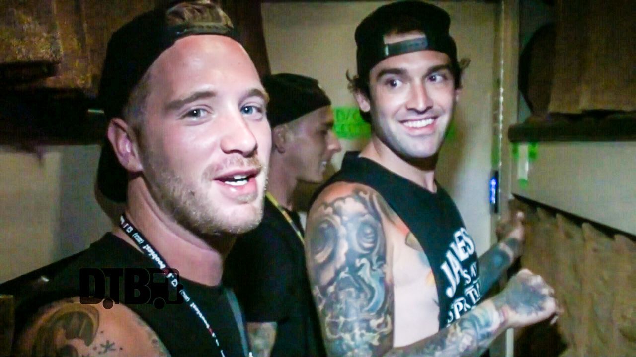 Sleeping With Sirens – BUS INVADERS Ep. 1038 [VIDEO]