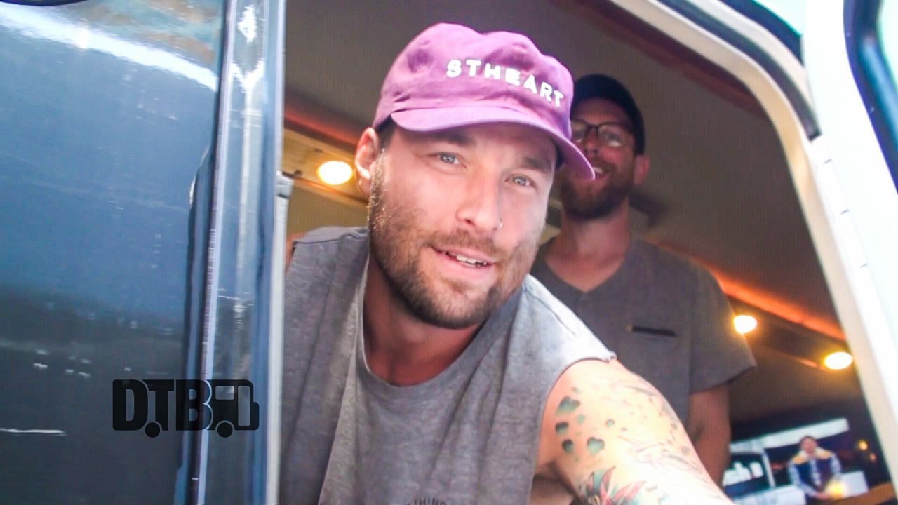 Emarosa – BUS INVADERS Ep. 1054 [VIDEO]