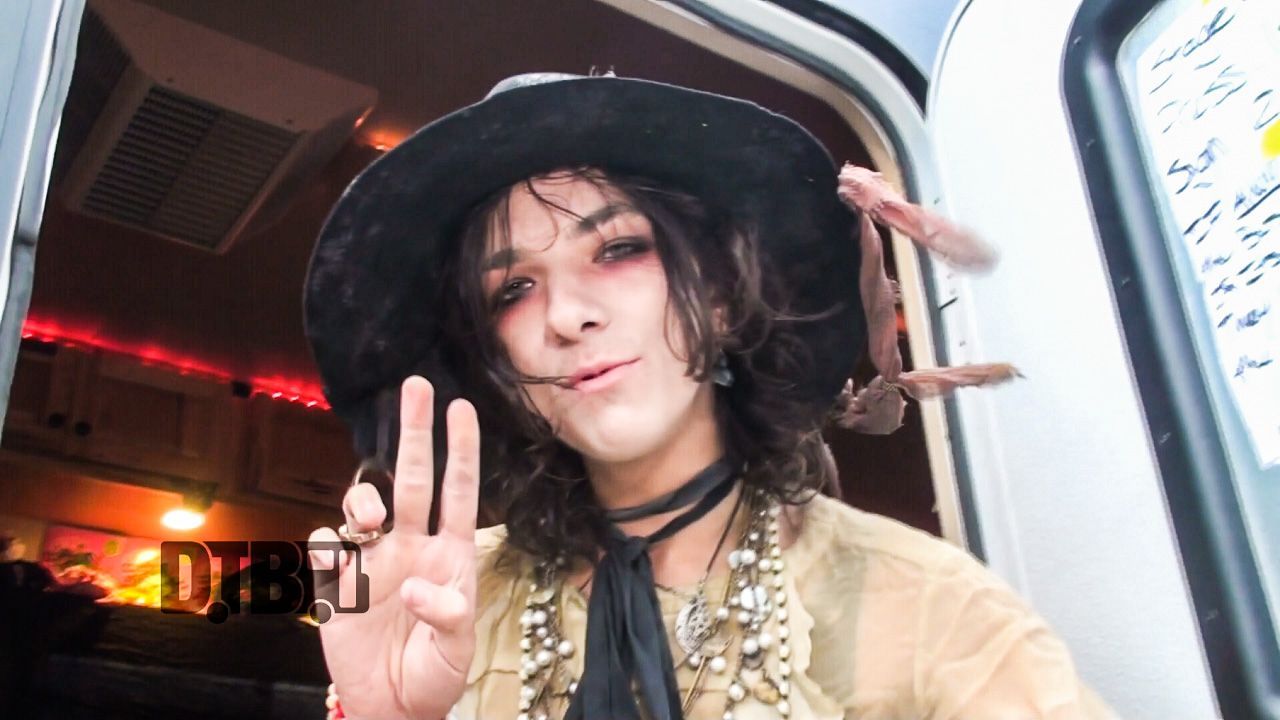 Palaye Royale – BUS INVADERS Ep. 1053 [VIDEO]