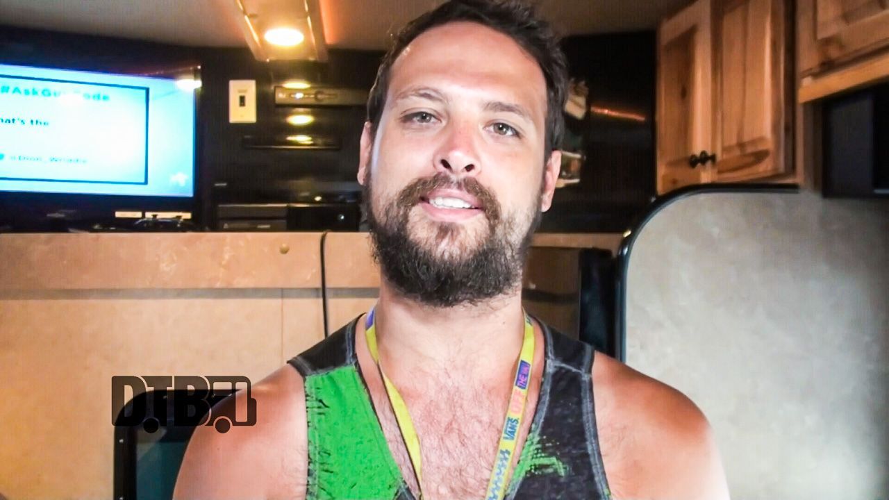 Veil of Maya – BUS INVADERS Ep. 1048 [VIDEO]