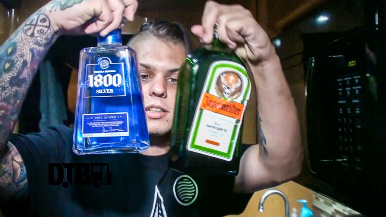 Cane Hill – BUS INVADERS Ep. 1081 [VIDEO]