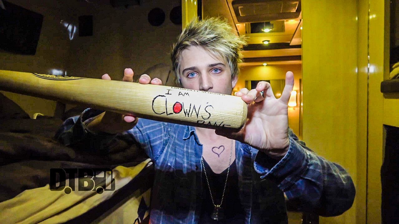 Dalton Rapattoni (from American Idol) – BUS INVADERS Ep. 1075 [VIDEO]