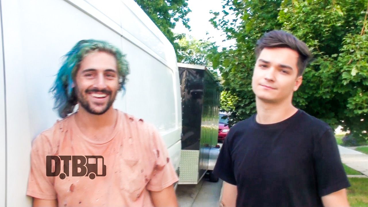 Out Came The Wolves – CRAZY TOUR STORIES Ep. 476 [VIDEO]