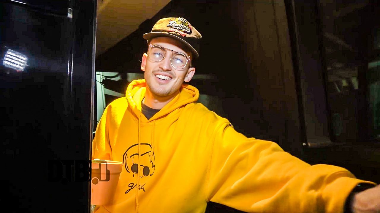 gnash – BUS INVADERS Ep. 1149 [VIDEO]