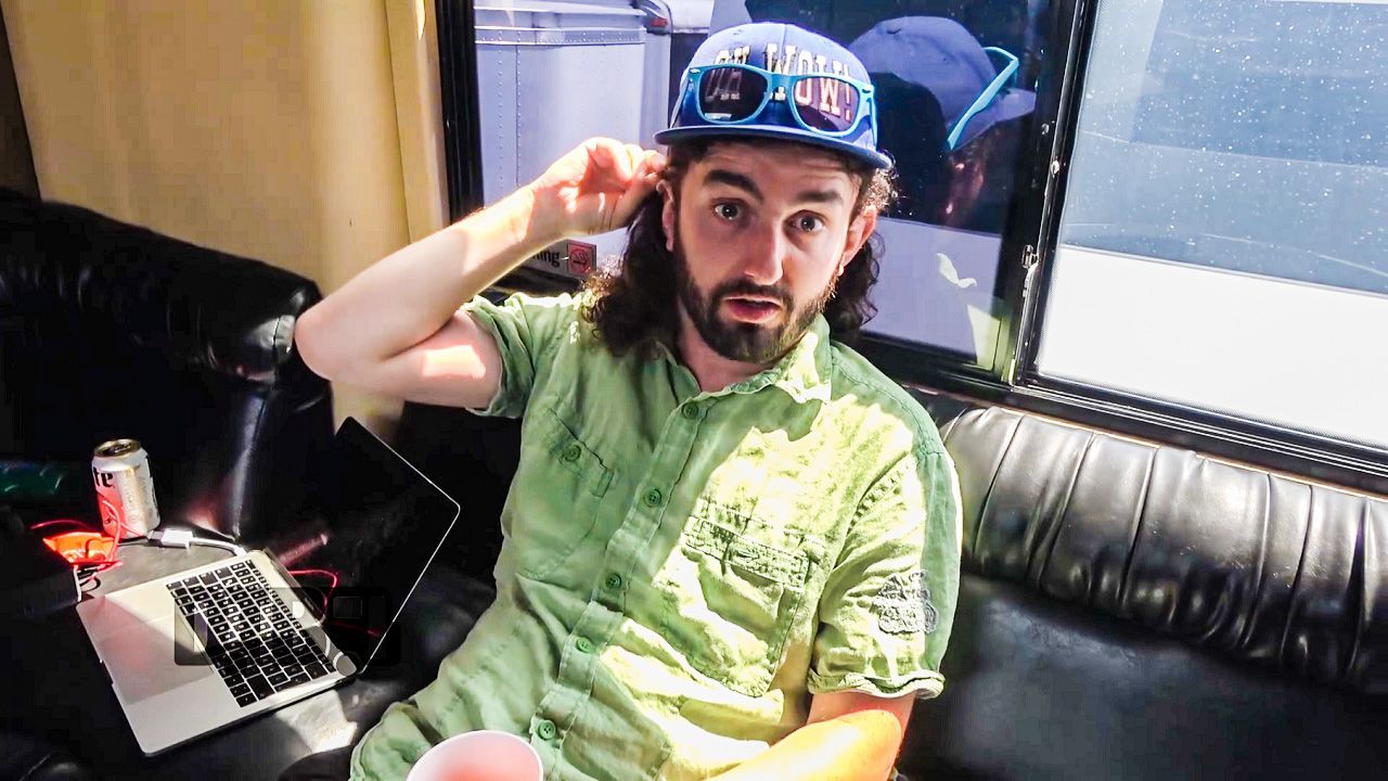 Alestorm – TOUR PRANKS Ep. 302 [VIDEO]