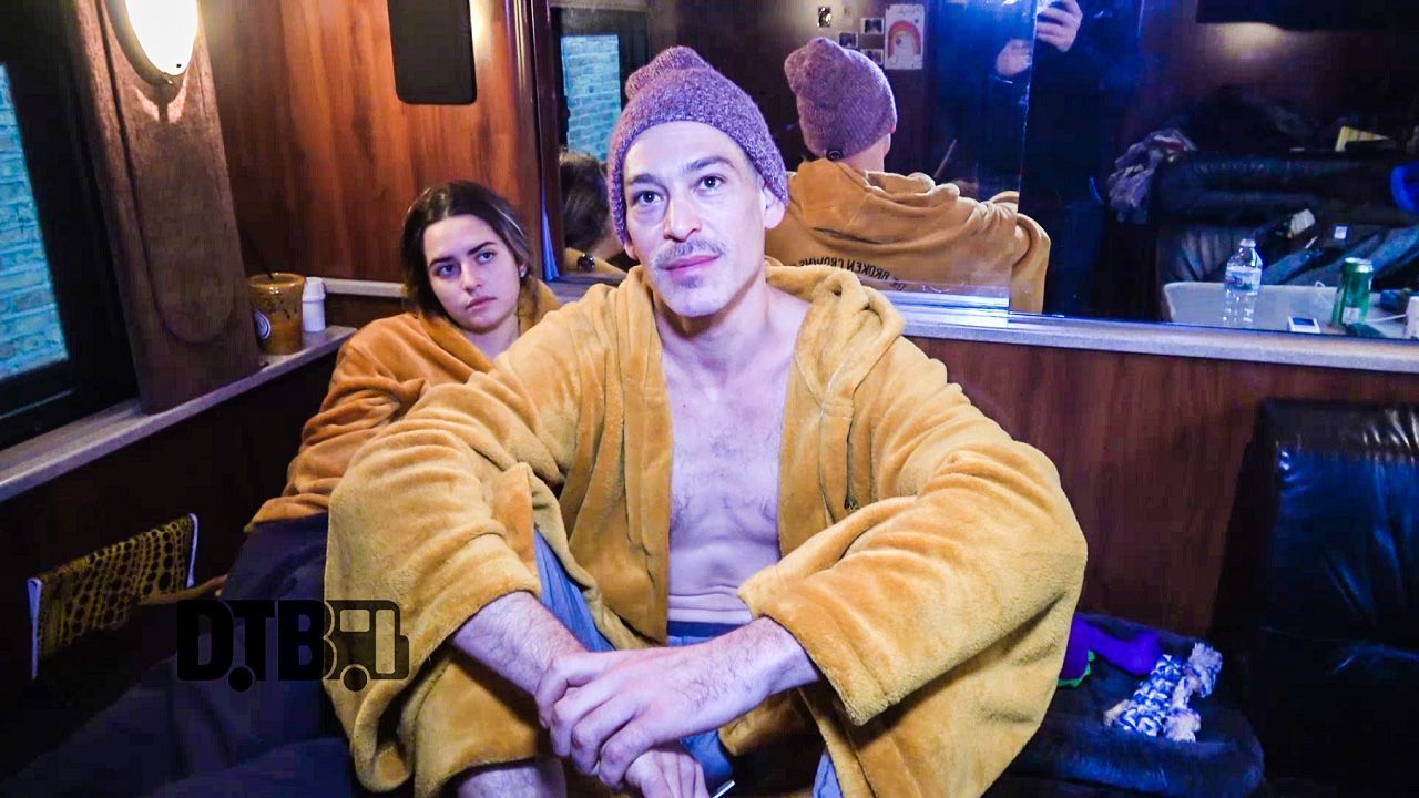 Matisyahu feat. Common Kings – BUS INVADERS Ep. 1253 [VIDEO]