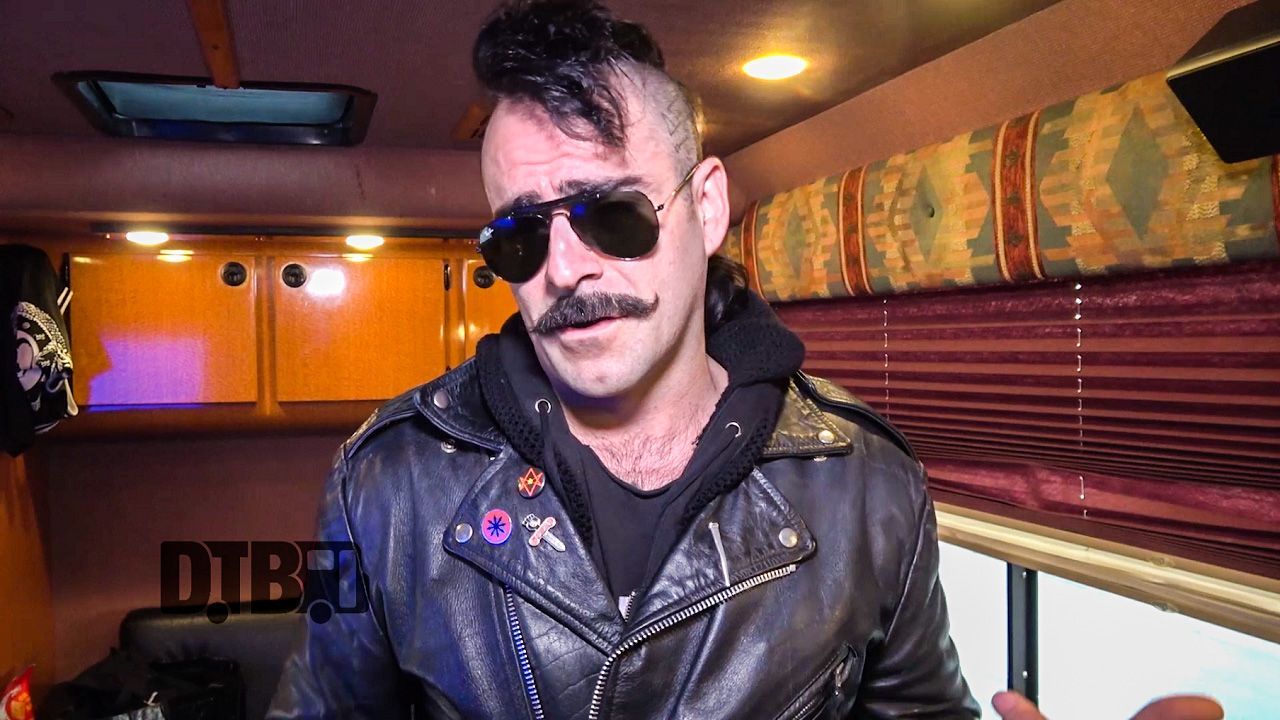 3TEETH – BUS INVADERS Ep. 1294 [VIDEO]