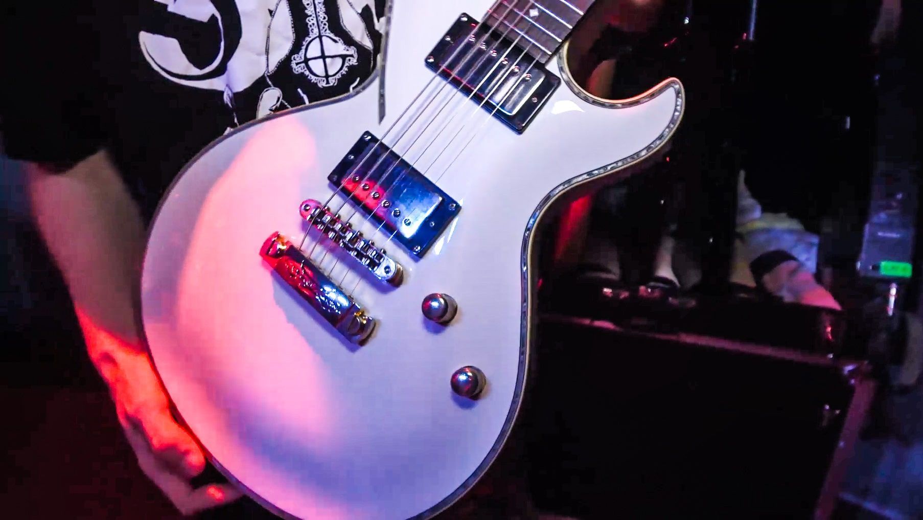 Alien Weaponry