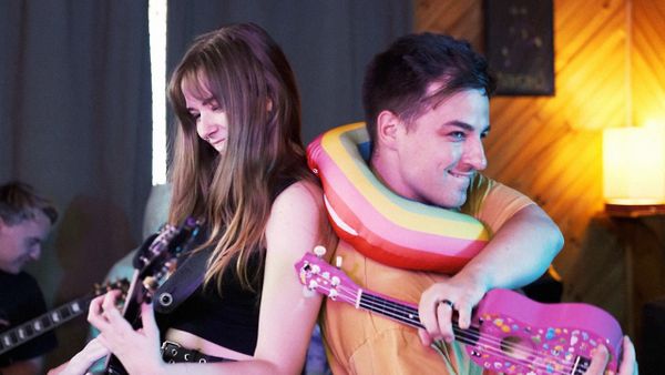 Terra and Synova - CRAZY TOUR STORIES