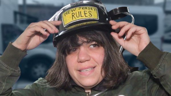 Screaming Females - BUS INVADERS Ep. 1774 [VIDEO]