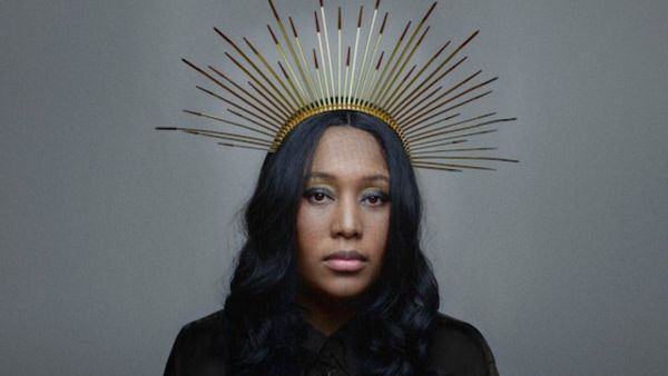 VV Brown - CRAZY TOUR STORIES