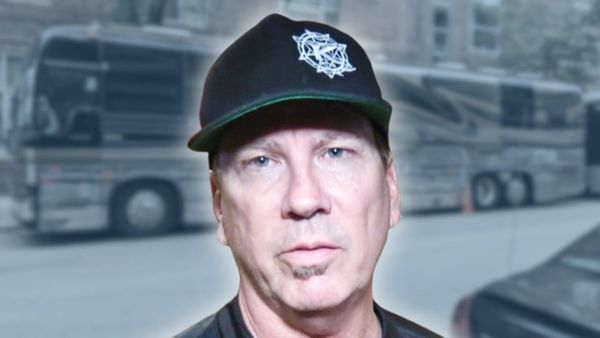 Kamelot - BUS INVADERS Ep. 1808 [VIDEO]