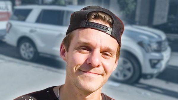 Makeout - BUS INVADERS Ep. 1810 [VIDEO]