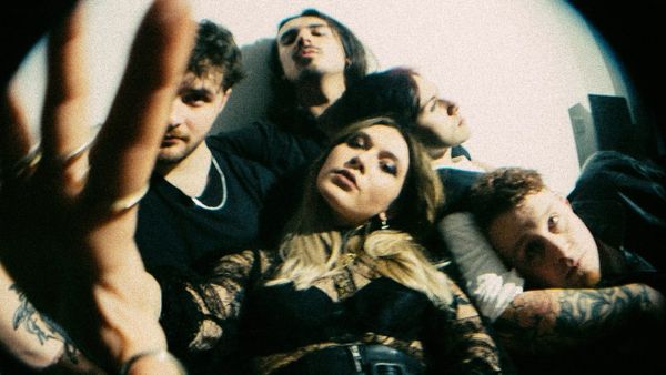 IOTA - CRAZY TOUR STORIES