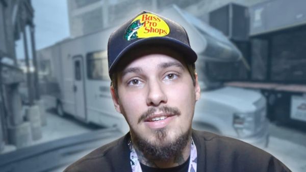 Distant - BUS INVADERS Ep. 2000 [VIDEO]
