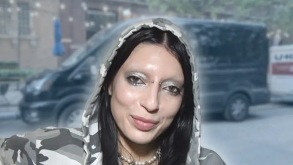 DeathbyRomy - BUS INVADERS Ep. 2074 [VIDEO]