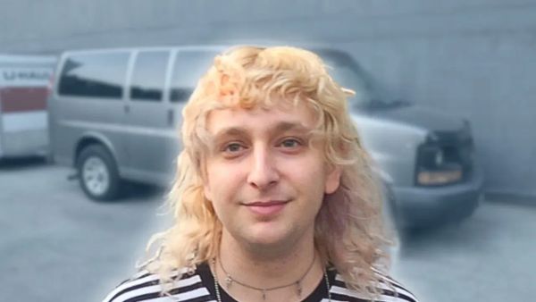 Lobby Boxer - BUS INVADERS Ep. 2101 [VIDEO]