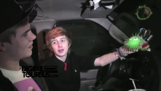 Hollywood Ending – BUS INVADERS Ep. 320