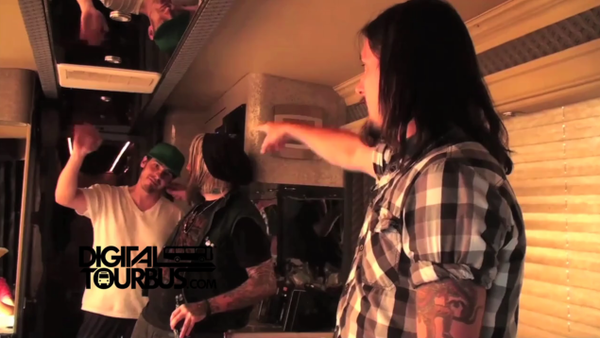 American Sixgun – BUS INVADERS Ep. 168 (Warped Edition)