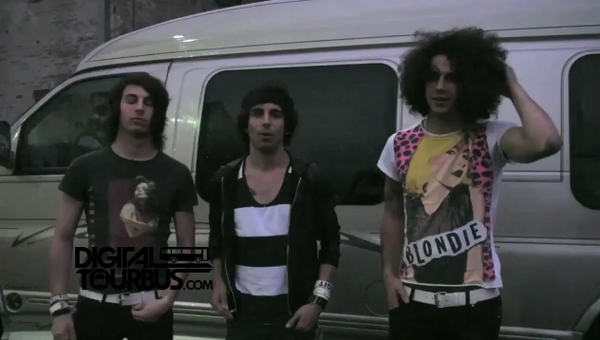 Cash Cash – BUS INVADERS Ep. 81