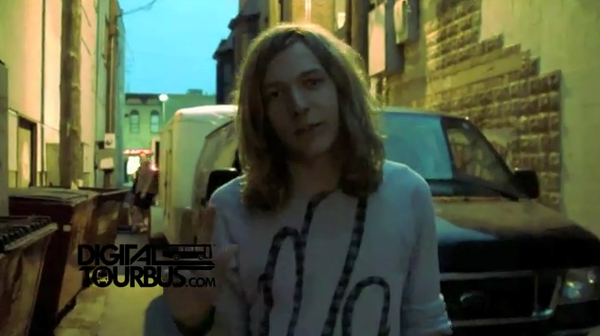 Sing It Loud – BUS INVADERS Ep. 107