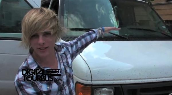 Stereo Skyline – BUS INVADERS Ep. 32