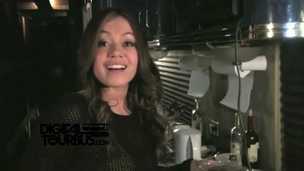 Guinevere – BUS INVADERS Ep. 298