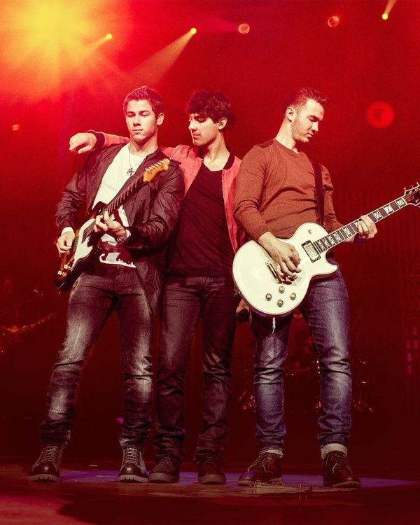 Jonas Brothers Cancel Tour