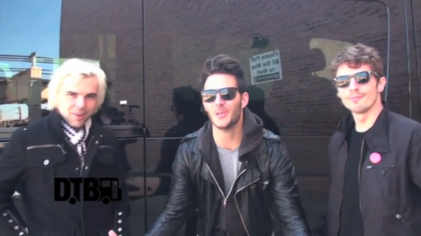 New Politics – BUS INVADERS Ep. 423 [VIDEO]