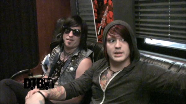 Escape The Fate – TOUR TIPS [VIDEO]