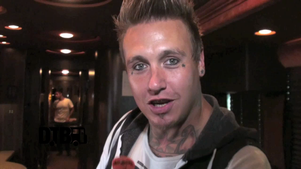 Papa Roach – BUS INVADERS Ep. 491 [VIDEO]