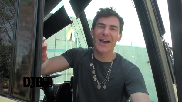 Miggs – BUS INVADERS Ep. 504 [VIDEO]