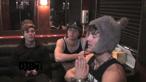 Emblem3 – BUS INVADERS Ep. 584 [VIDEO]