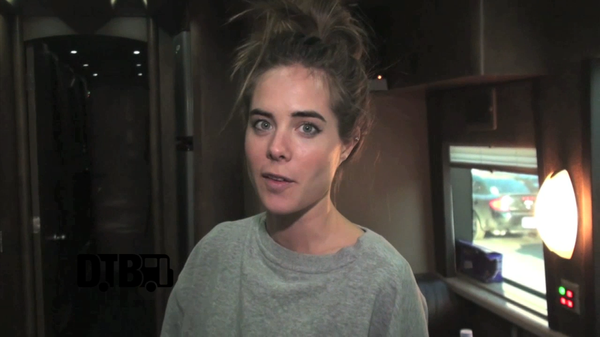 NONONO – BUS INVADERS Ep. 617 [VIDEO]