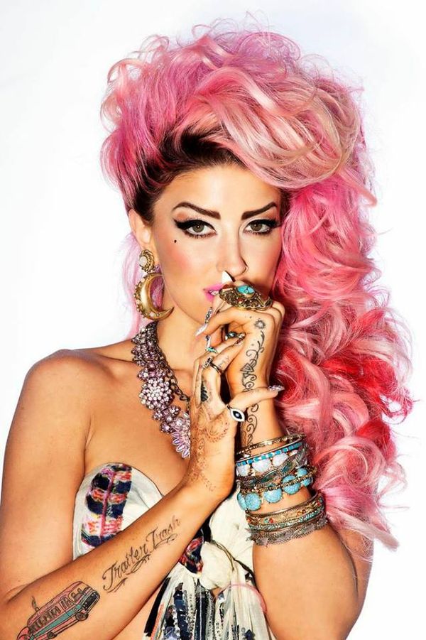 Neon Hitch Announces “The Yard Sale Tour”