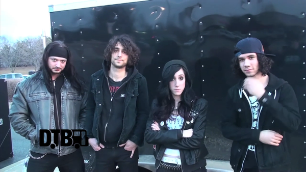 Romantic Rebel – CRAZY TOUR STORIES [VIDEO]