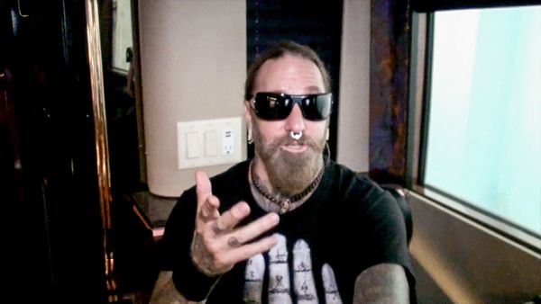 DevilDriver – CRAZY TOUR STORIES [VIDEO]