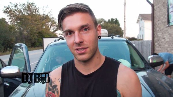 Kingdom of Giants – BUS INVADERS Ep. 741 [VIDEO]