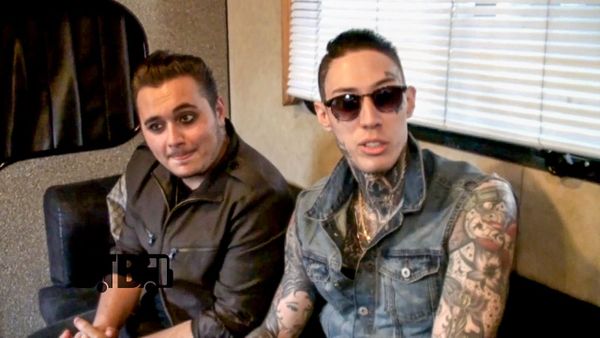 Metro Station – CRAZY TOUR STORIES Ep. 286 [VIDEO]