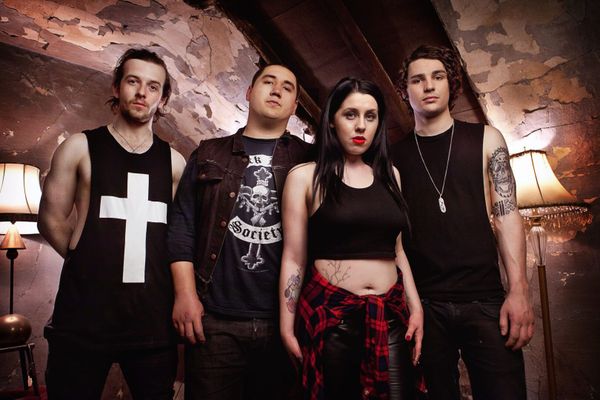 Eva Plays Dead – TOUR TIPS
