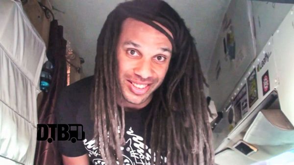 Capture The Crown – BUS INVADERS Ep. 811 [VIDEO]