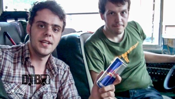 Kiss Kiss – BUS INVADERS (The Lost Episodes) Ep. 48 [VIDEO]