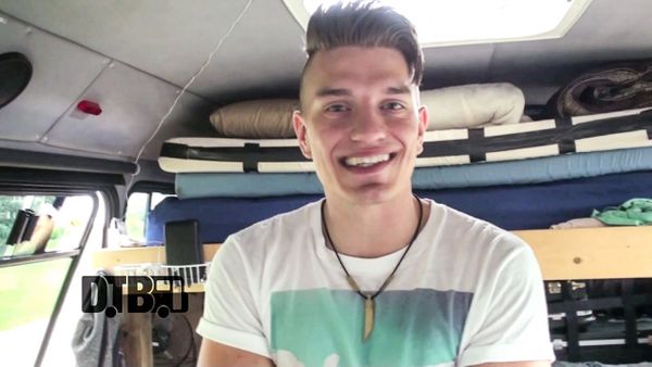 HAWKING – BUS INVADERS Ep. 852 [VIDEO]