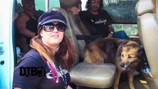 Jasmine Cain (feat. Jeff LaBar of Cinderella) – BUS INVADERS Ep. 892 [VIDEO]