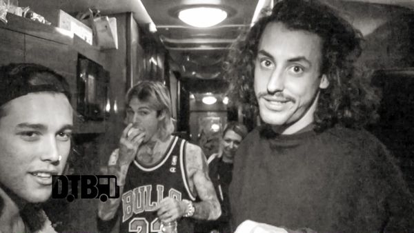 The Neighbourhood – BUS INVADERS Ep. 879 [VIDEO]