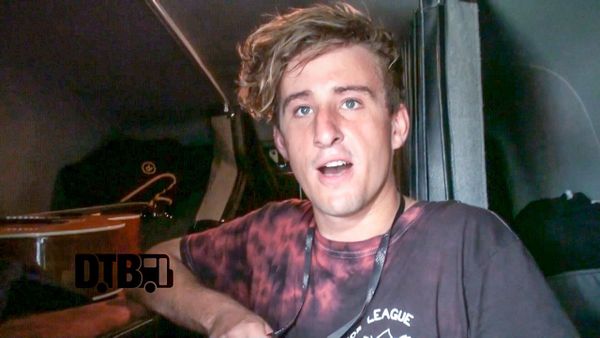 Trophy Eyes – BUS INVADERS Ep. 882 [VIDEO]