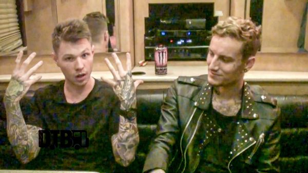 Crown The Empire – CRAZY TOUR STORIES Ep. 355 [VIDEO]