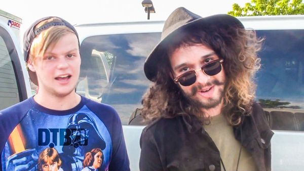 I Set My Friends On Fire – CRAZY TOUR STORIES Ep. 436 [VIDEO]