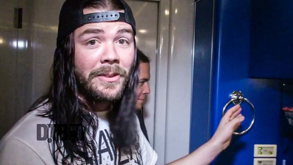Saliva – BUS INVADERS Ep. 1069 [VIDEO]