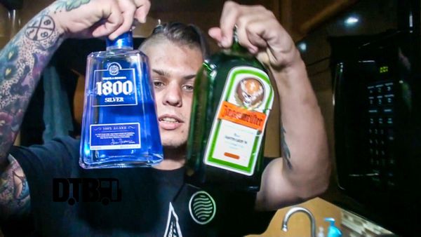 Cane Hill – BUS INVADERS Ep. 1081 [VIDEO]